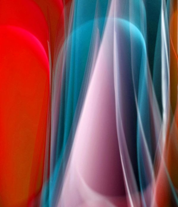 Abstract representation of fluid motion and energetic rhythm